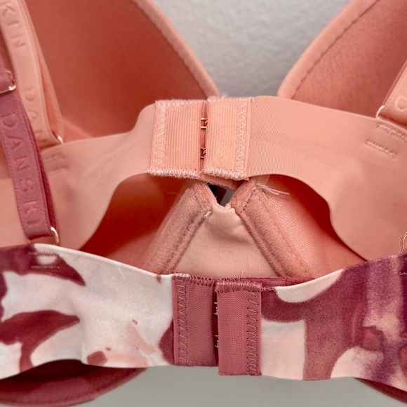 ⭐️NWT - Danskin Women's Marble Pink and White Bra - Picture 6 of 7